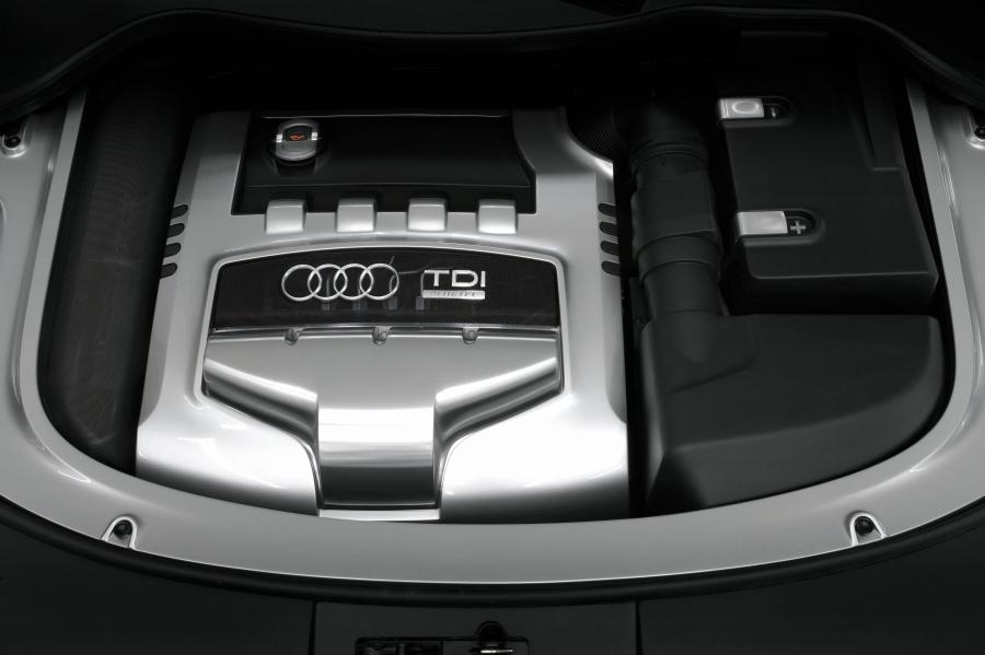 Моторный отсек Audi Cross Coupe Quattro Concept 2007 года  (фото 19 из 49)